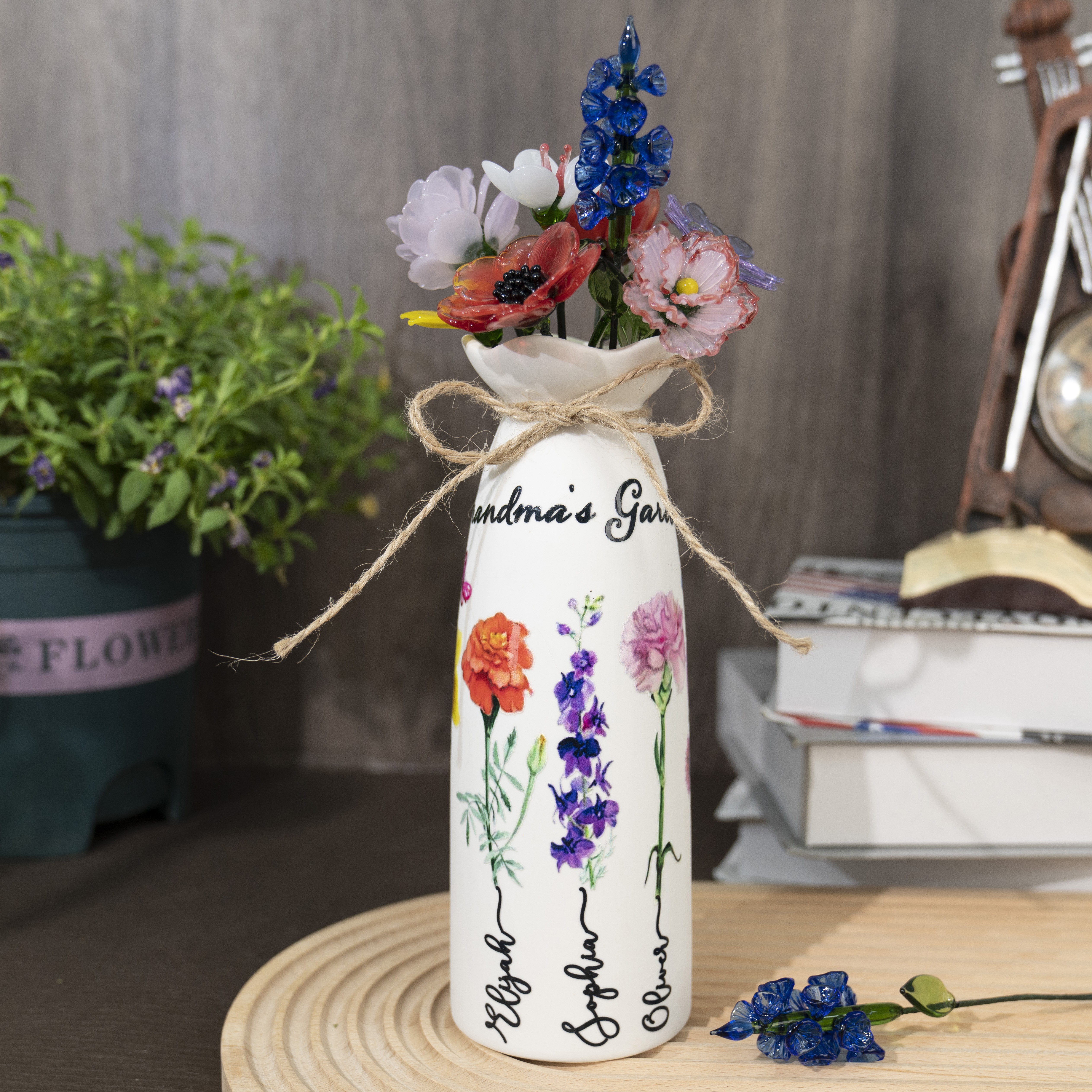 Personalized Mom's Garden Birth Flower Vase With Kids Name and Birth Flower Ideal Gifts for Mother's Day